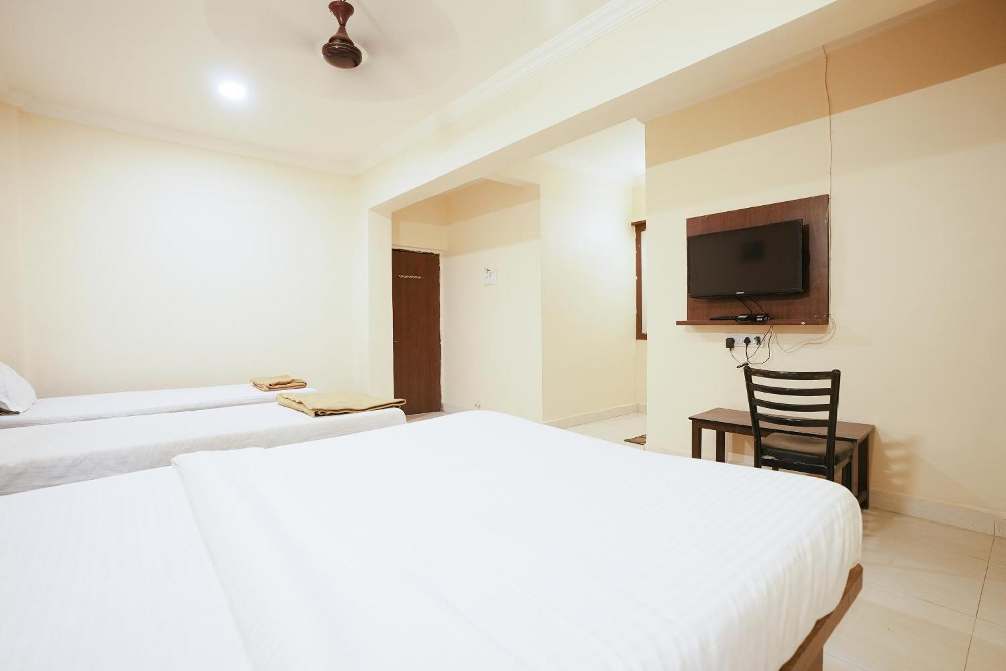 Hotel Della Comfort Near Ambreshwar Shiv Mandir, Ambernath Amarnath Exterior photo