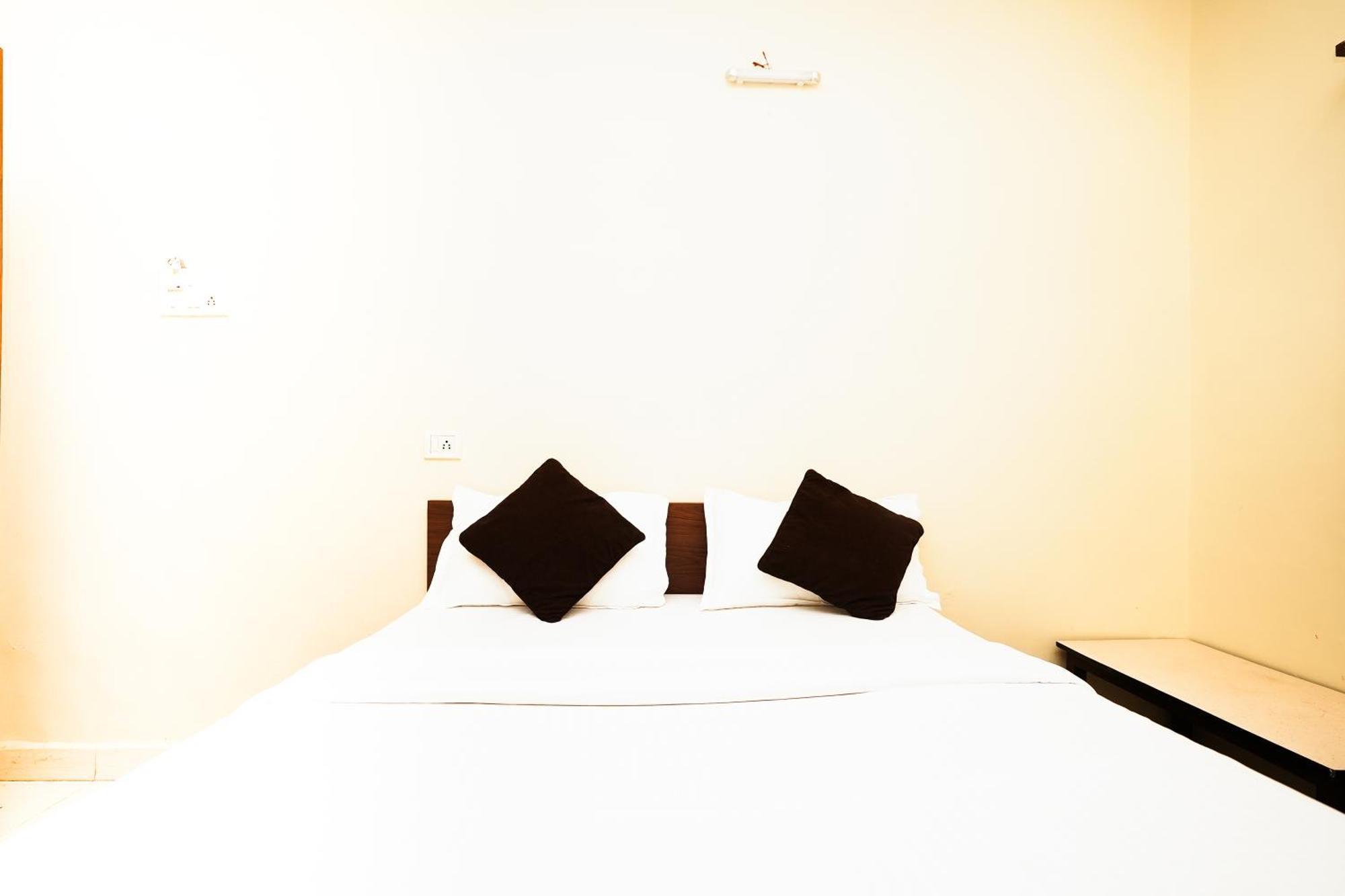 Hotel Della Comfort Near Ambreshwar Shiv Mandir, Ambernath Amarnath Exterior photo