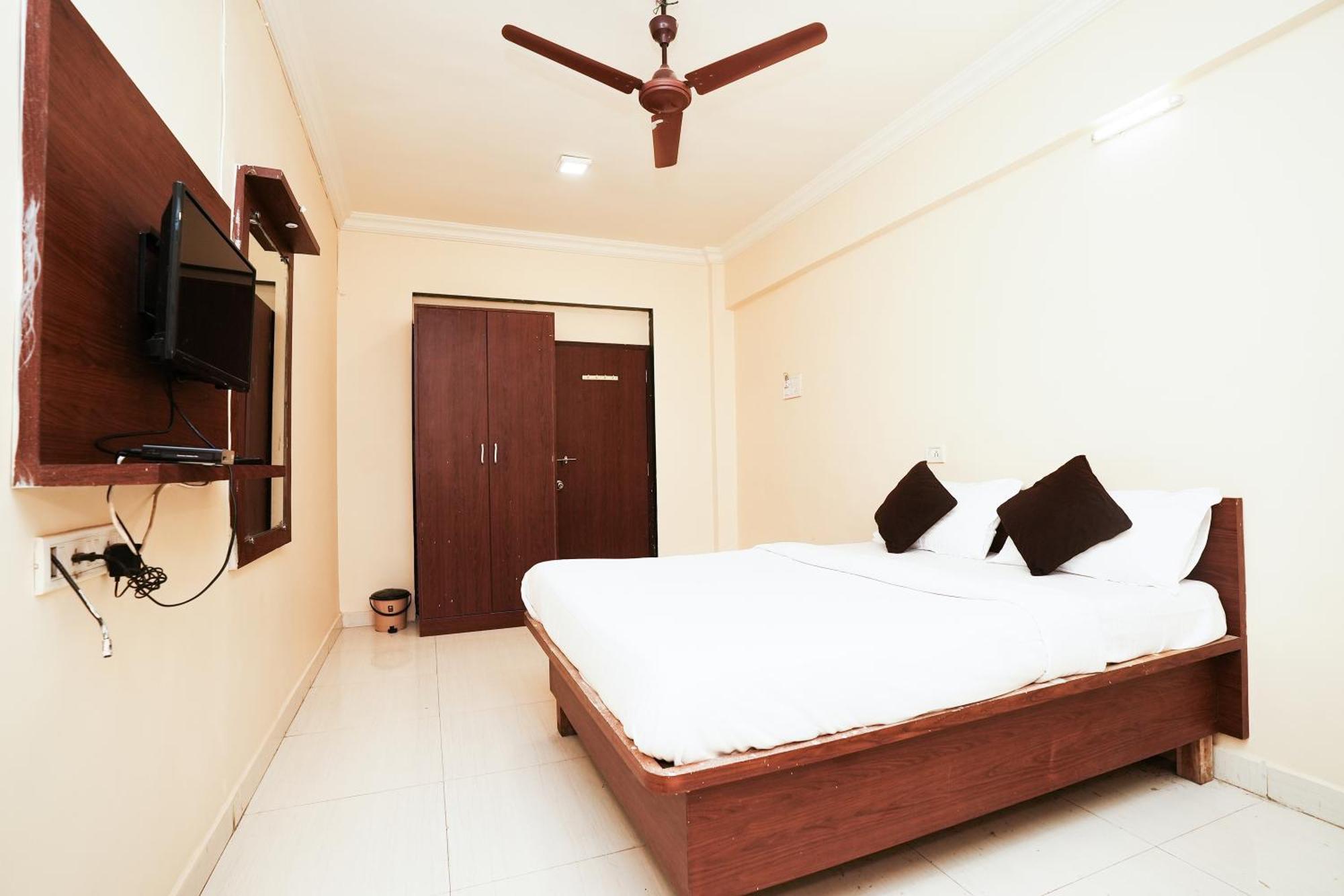 Hotel Della Comfort Near Ambreshwar Shiv Mandir, Ambernath Amarnath Exterior photo