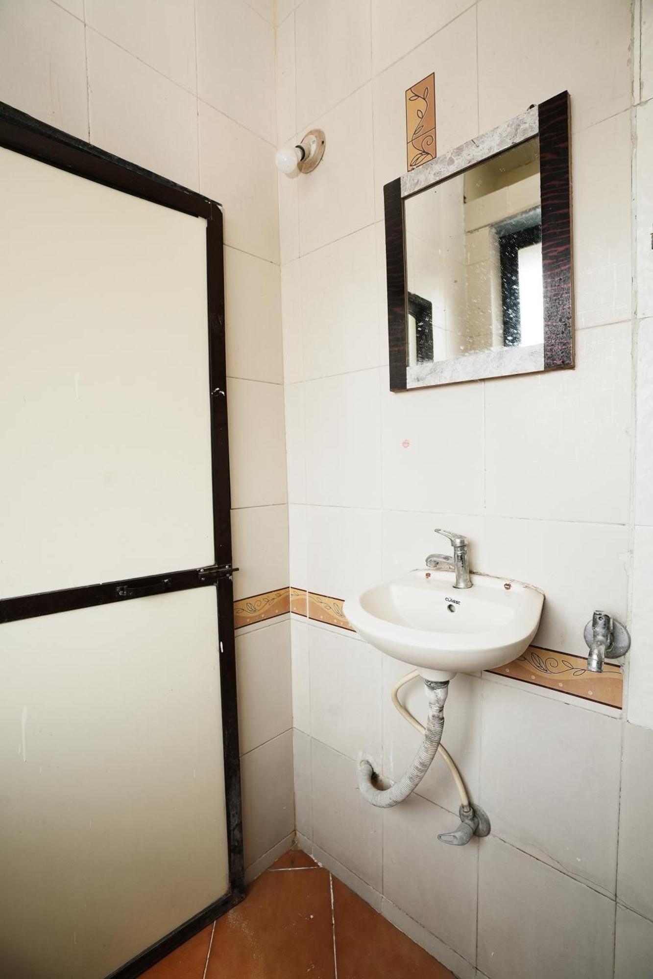 Hotel Della Comfort Near Ambreshwar Shiv Mandir, Ambernath Amarnath Exterior photo